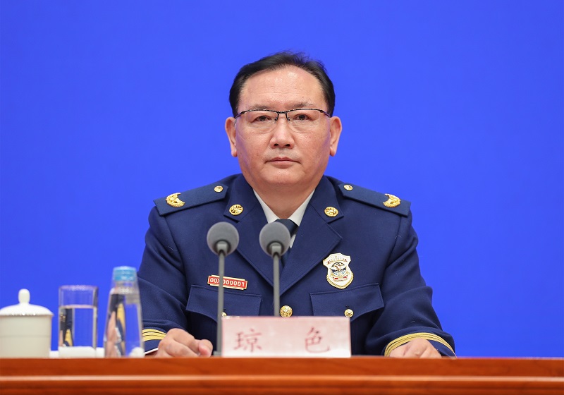 69一xx操老逼网站应急部党组成员、消防救援局局长琼色出席新闻发布会
